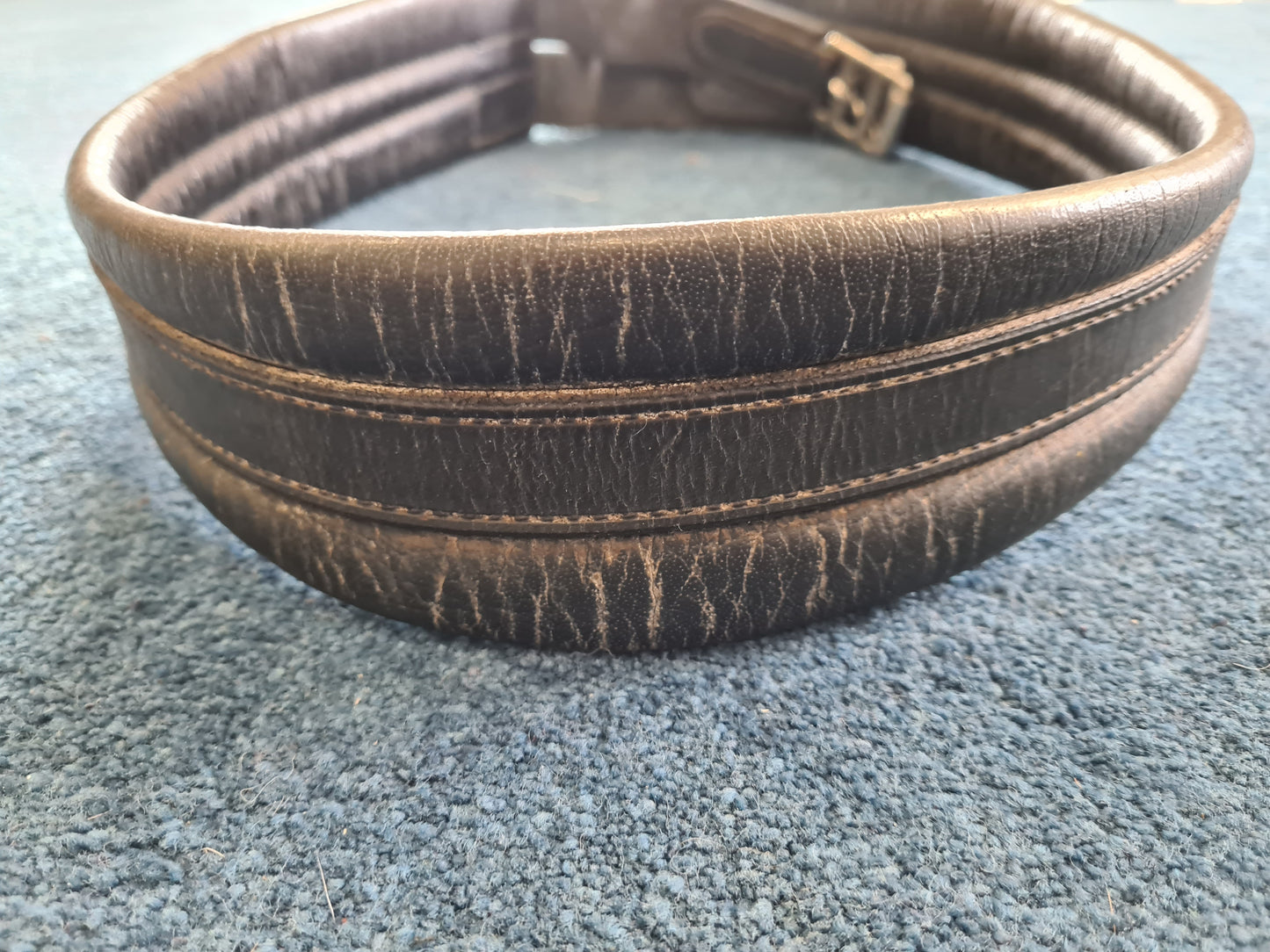 elasticated 52" padded leather girth black