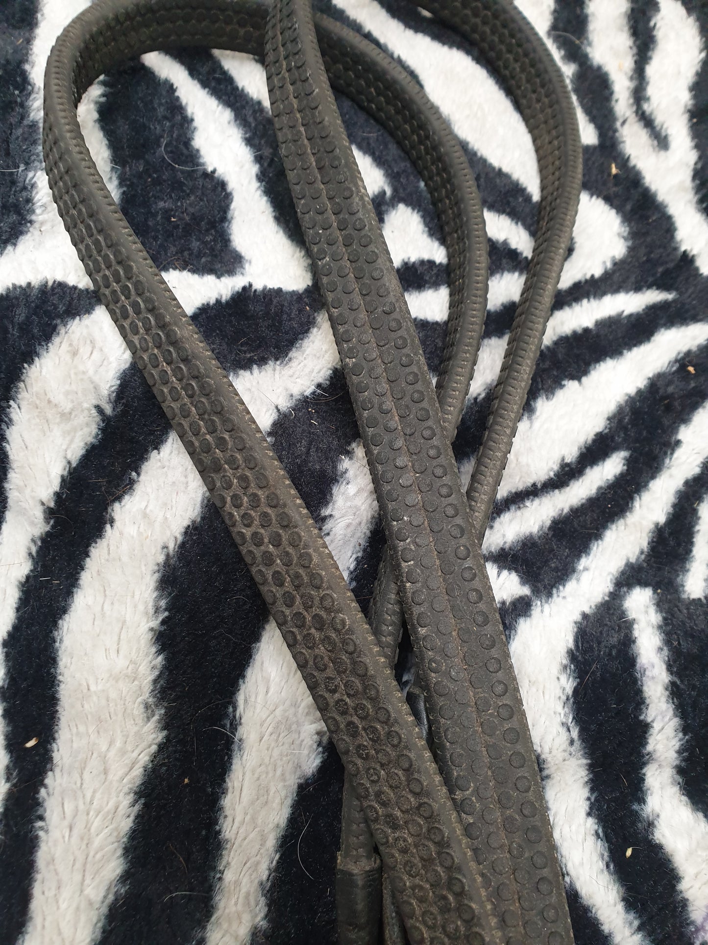 Used cob size black Wembley rubber reins