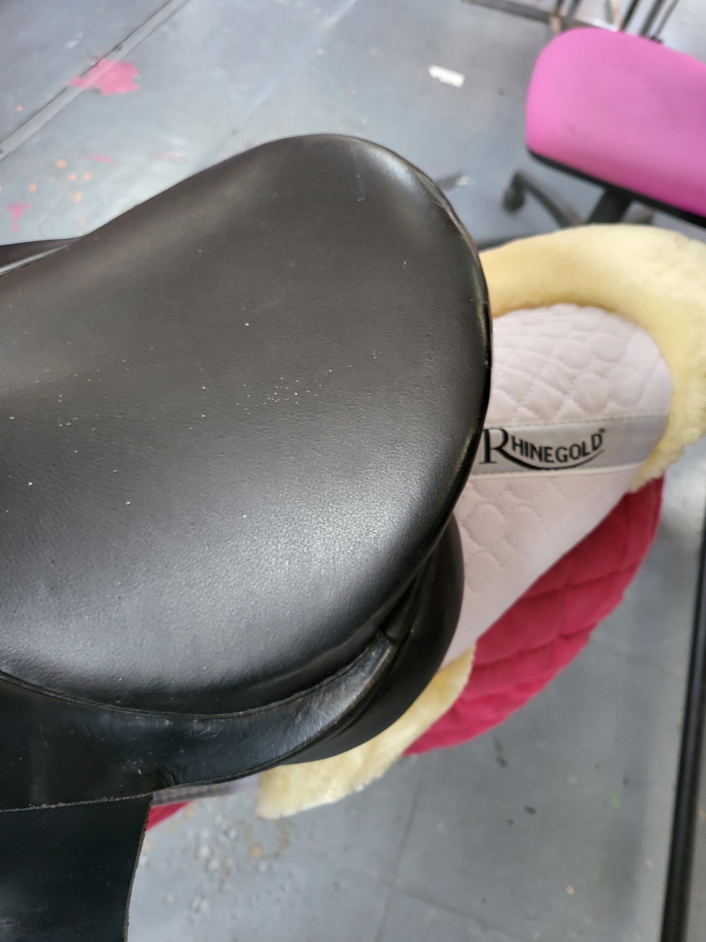 17" Black WIDE SADDLE