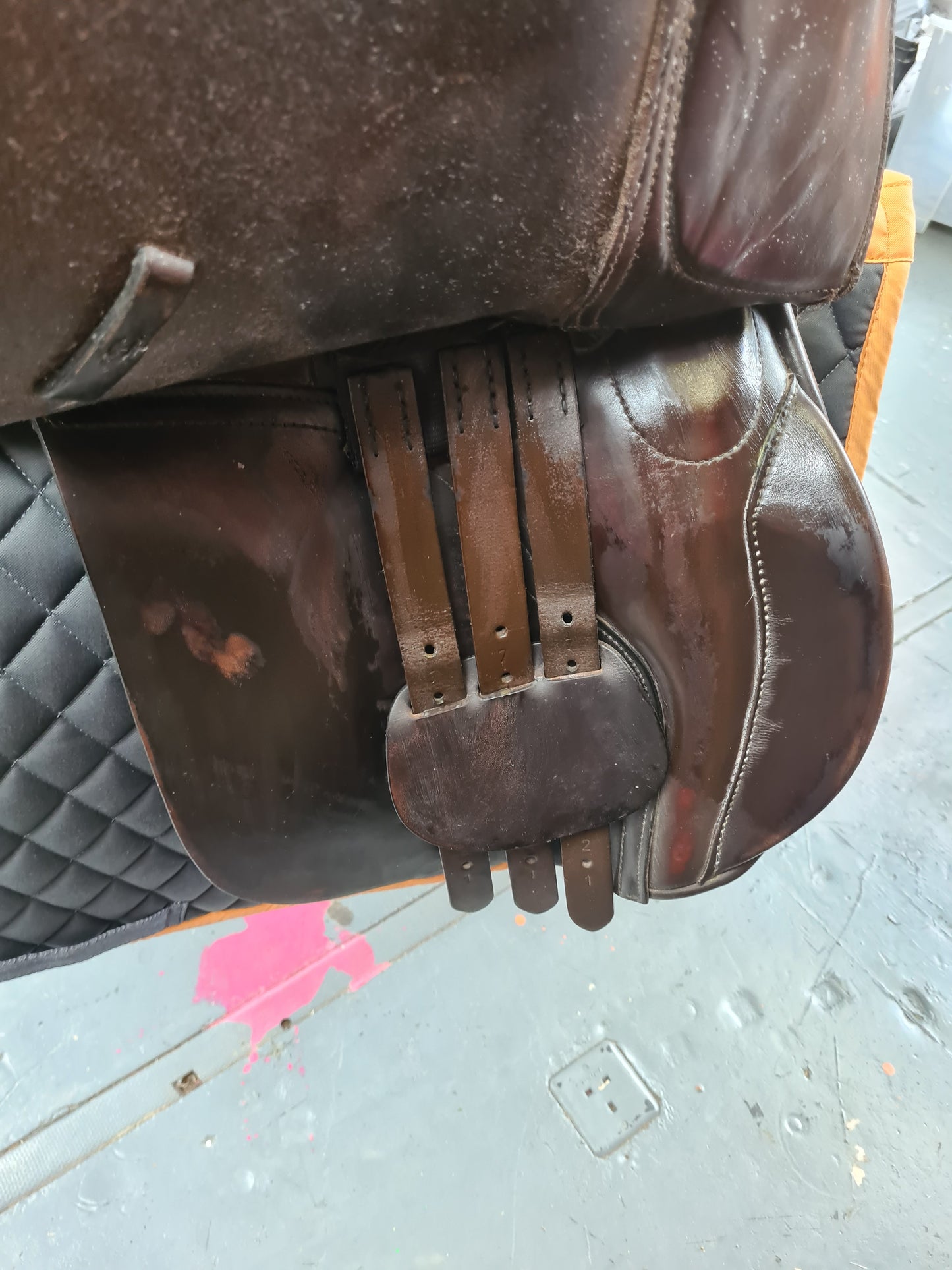 Village saddlery 17" Medium leather GP saddle