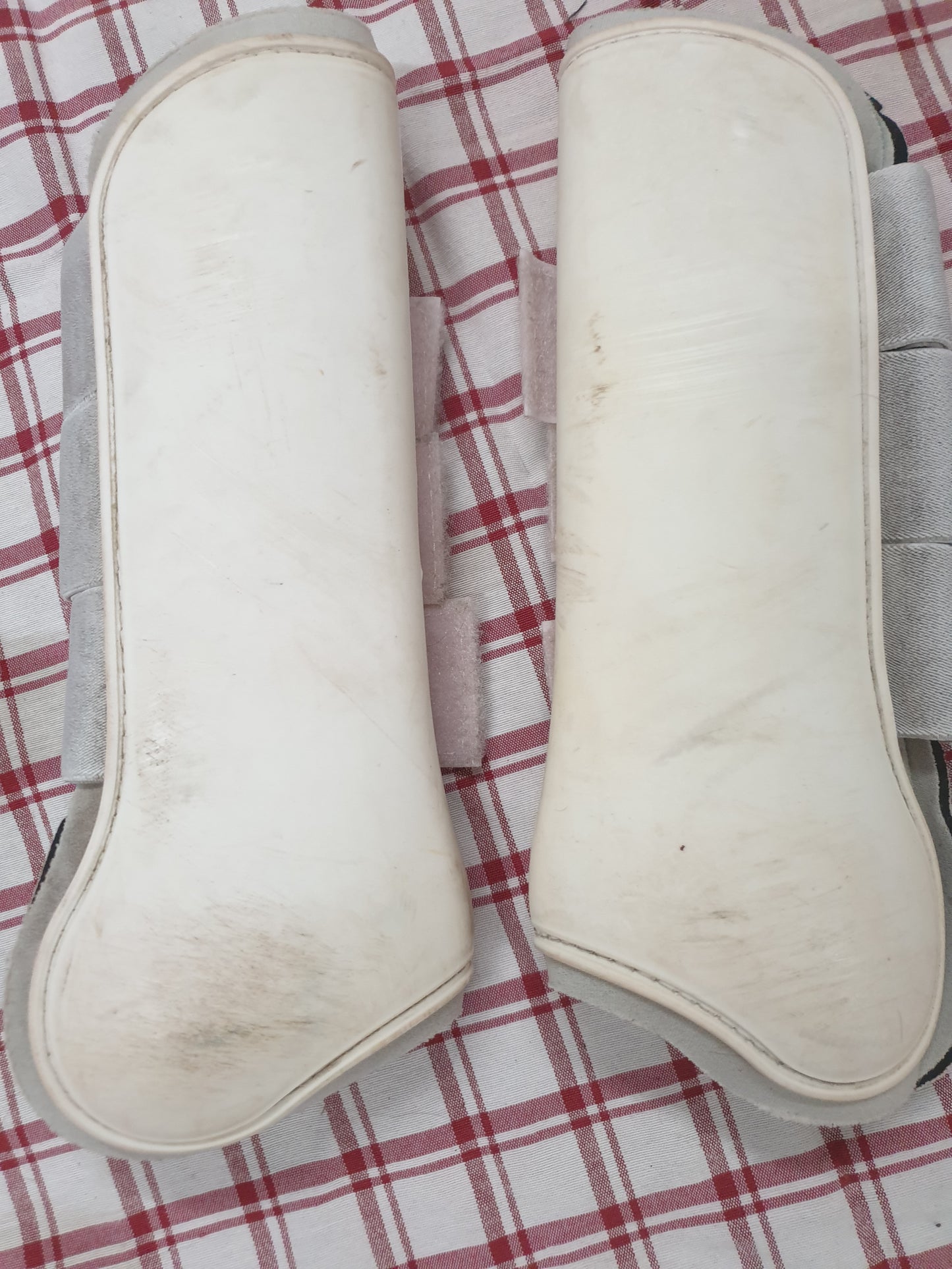 White weatherbeeta PRO-TEC brushing boots Full size