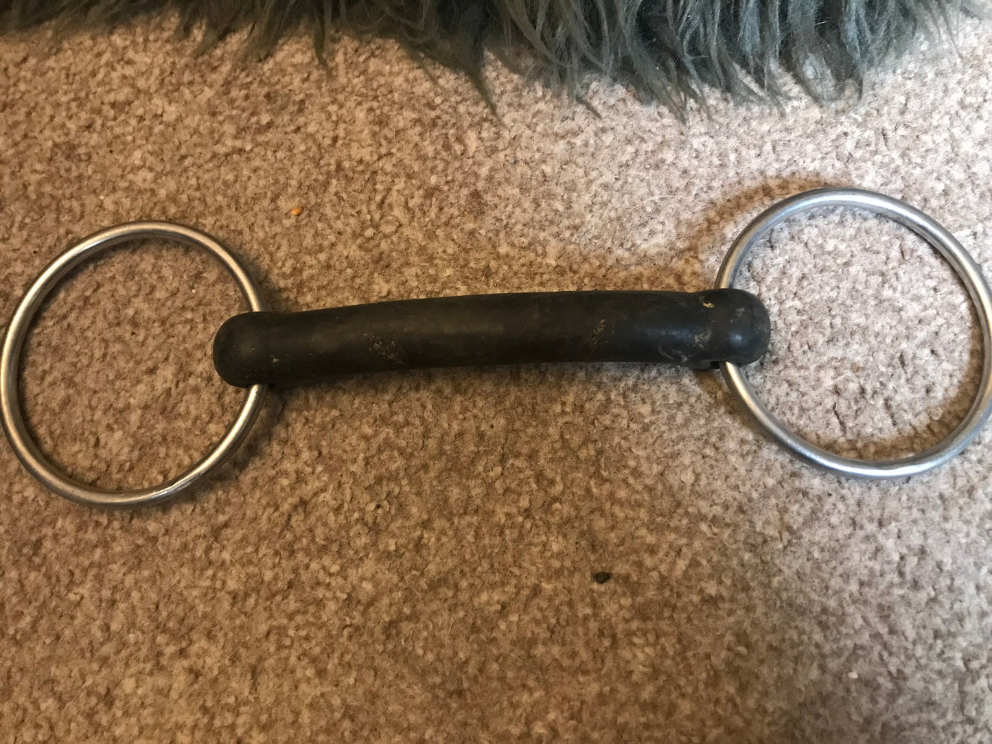 Loose ring rubber show bit