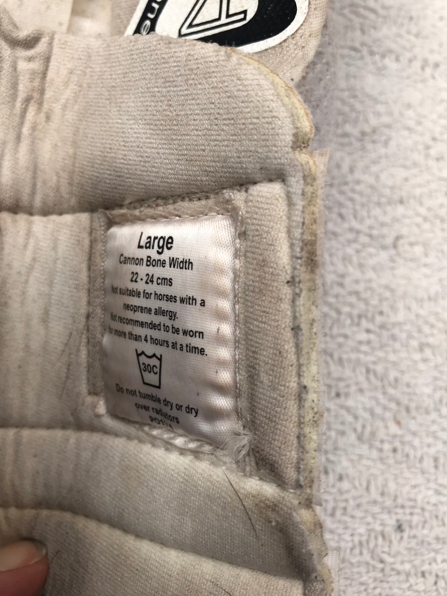 Tri-zone white brushing boots size large