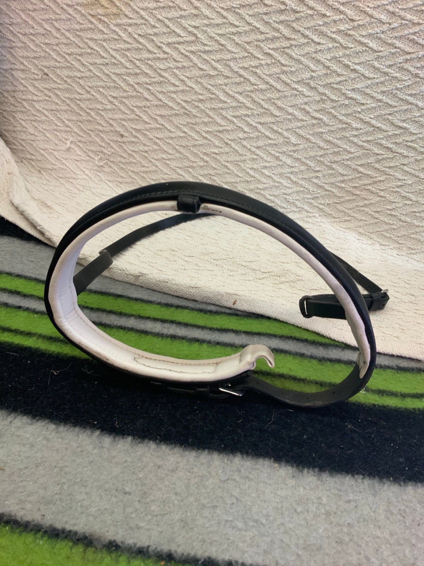Black and white full size kieffer leather nose band.