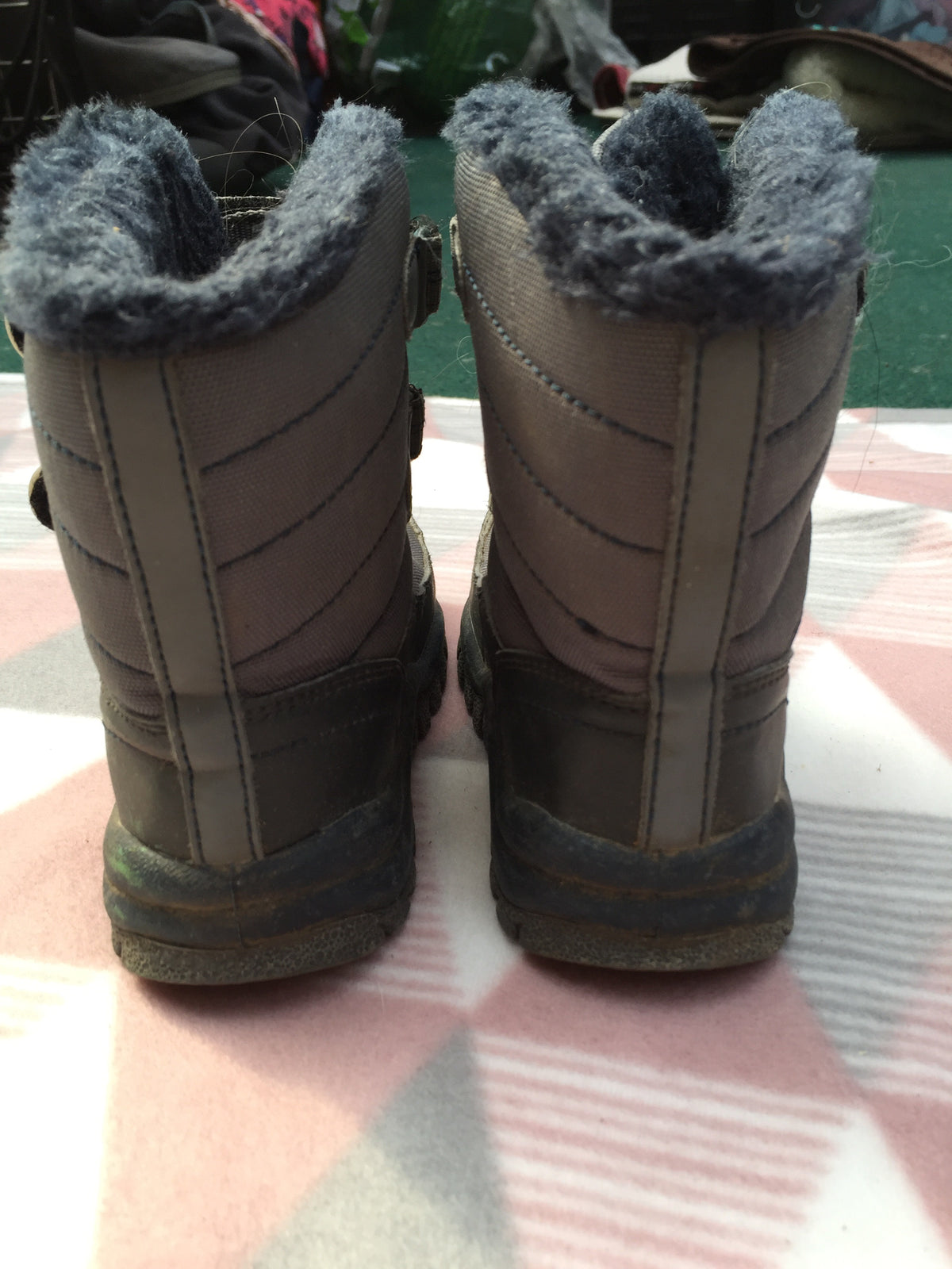 Snow/mucker boots childrens size 8