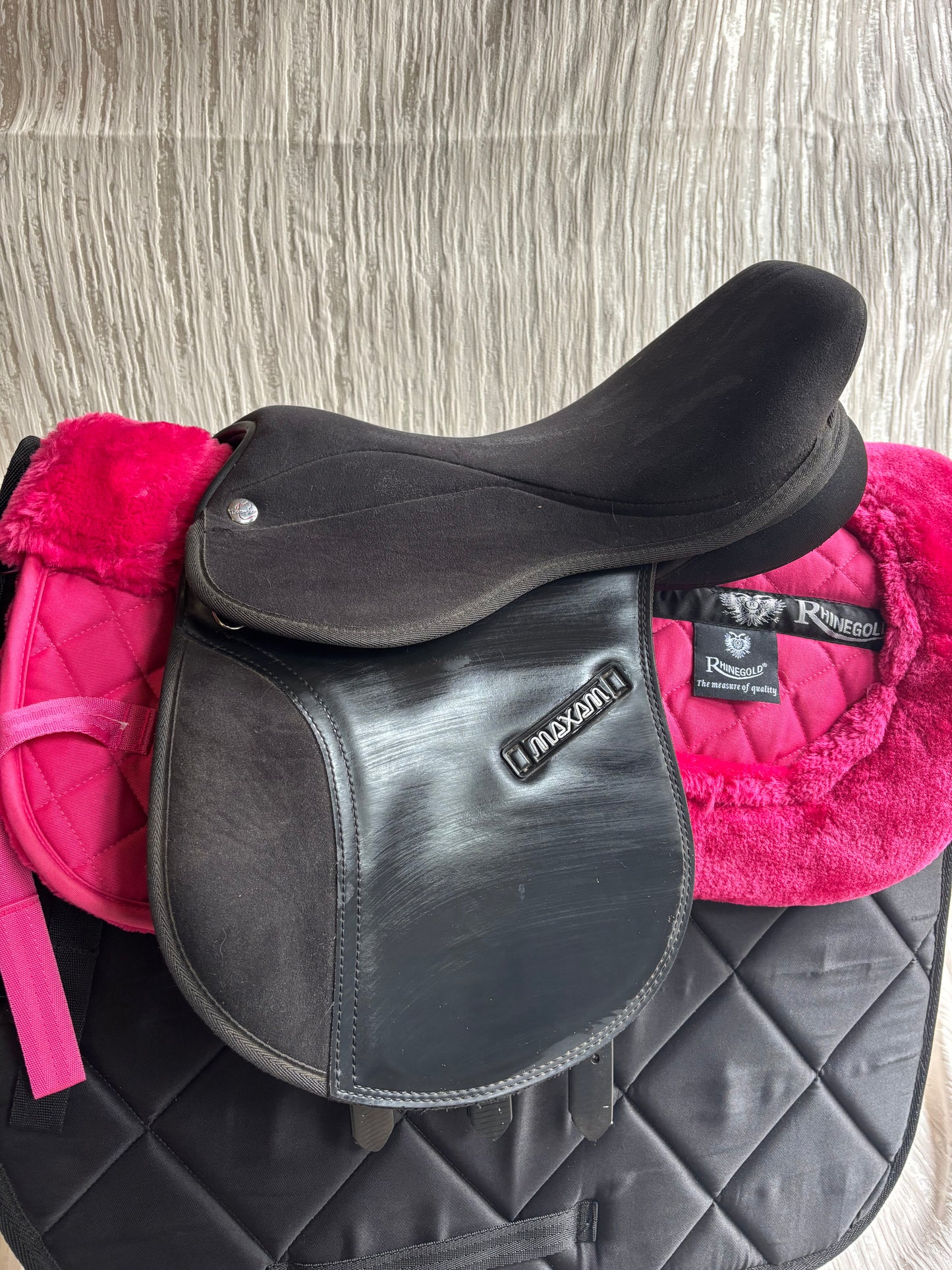 Maxam 14” black wide GP saddle