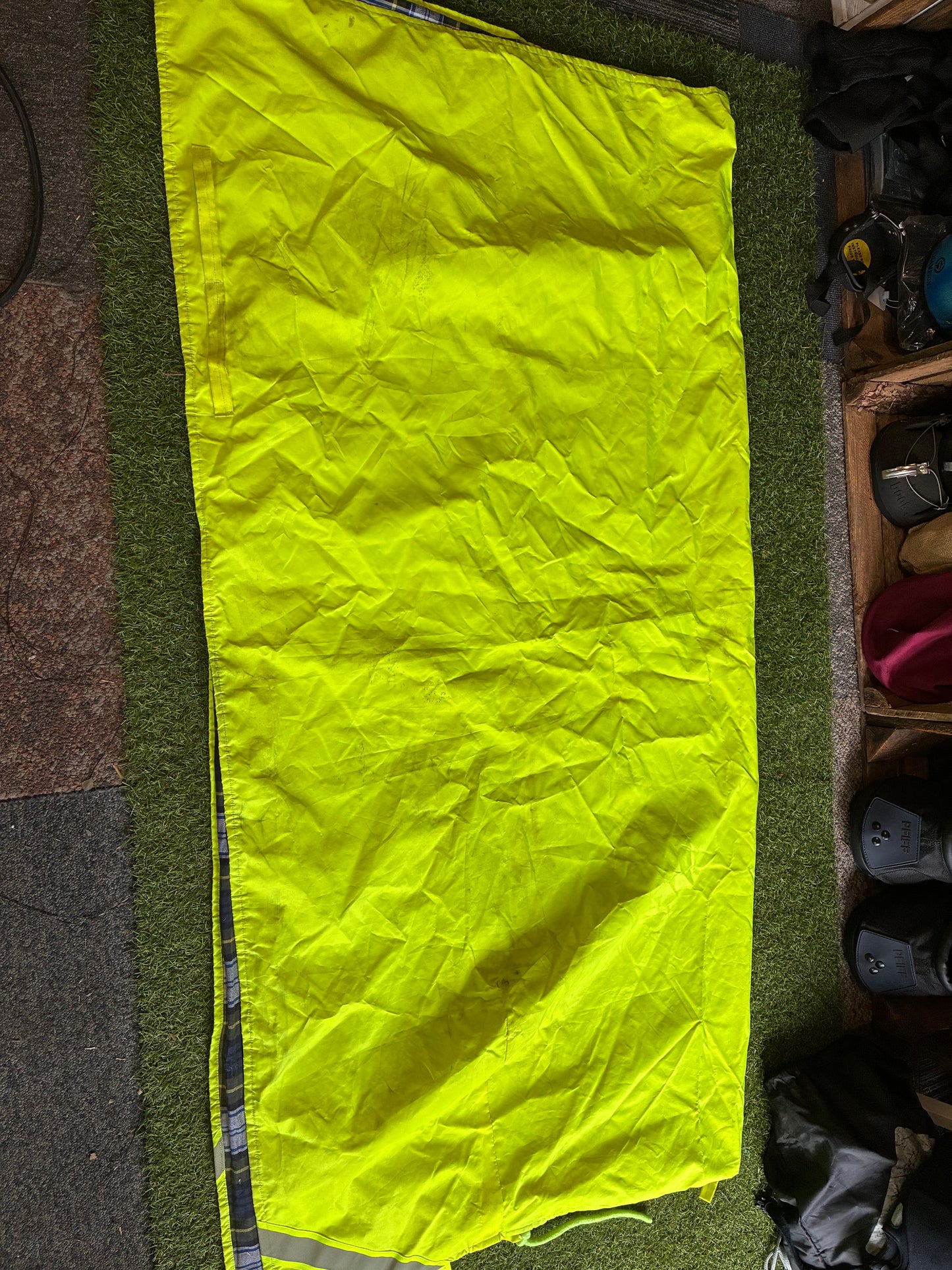 Small yellow reflective sheets❤️