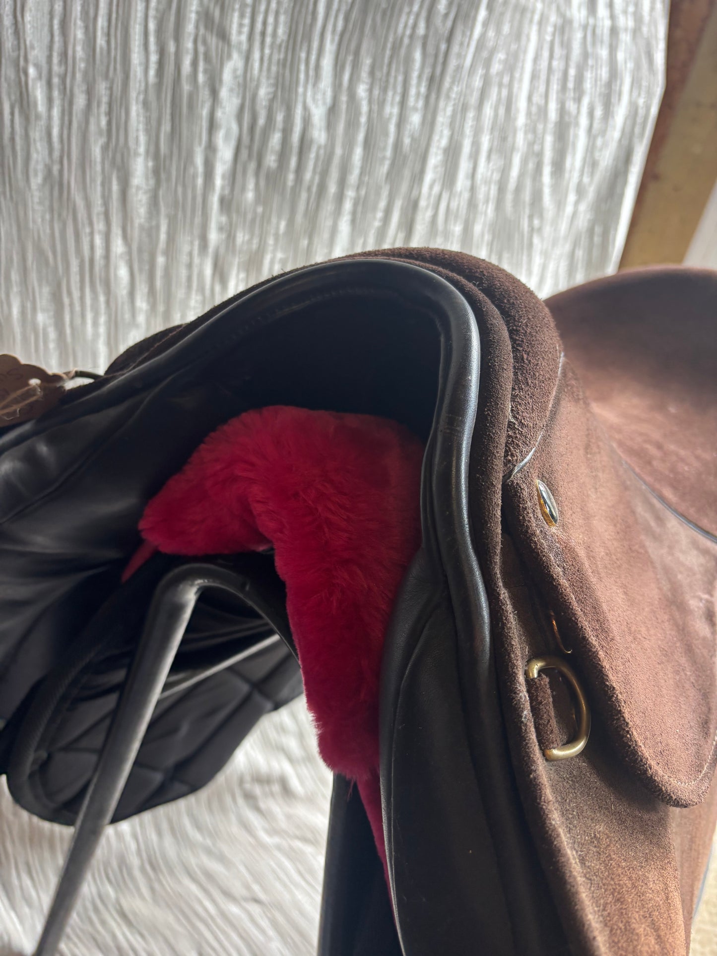 17.5” full brown suede show saddle
