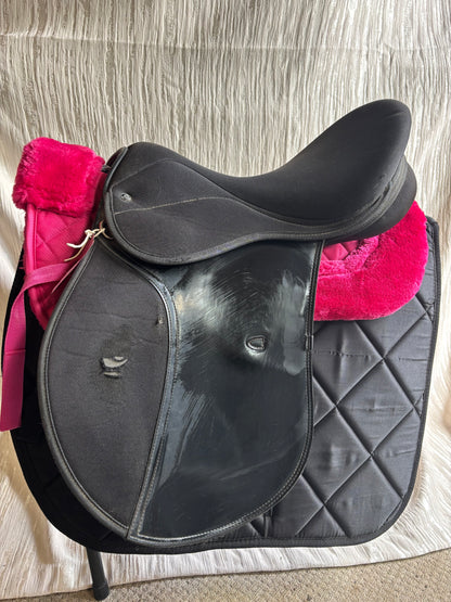 16.5” thorowgood black saddle GP