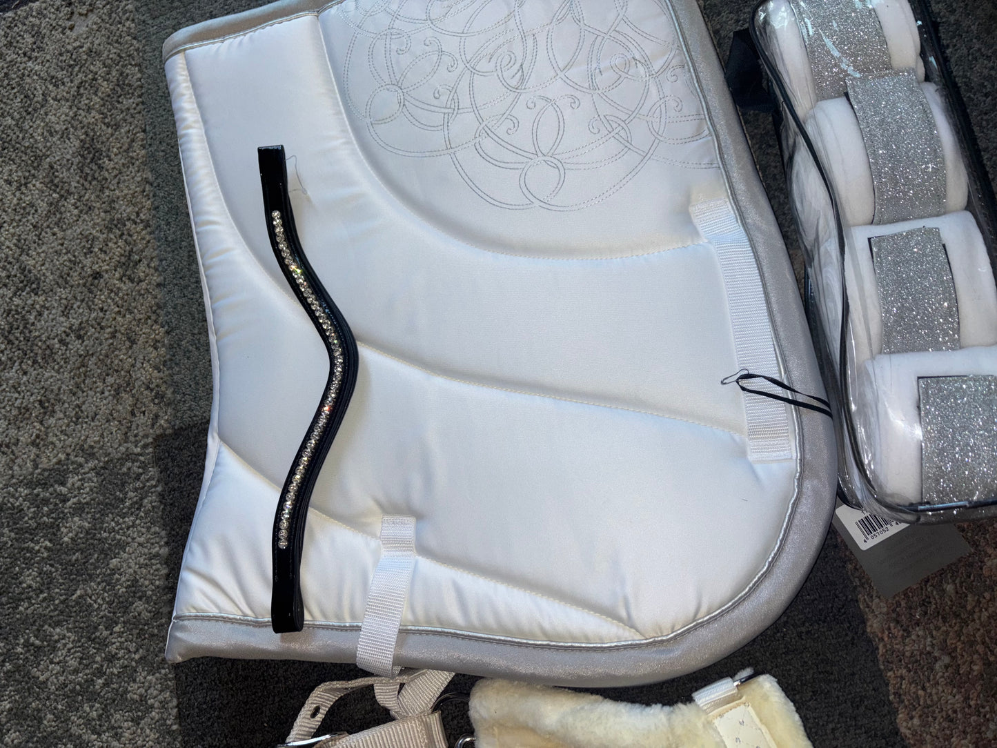 New deluxe pony white set ❣️