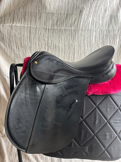 17” black equestrian deluxe saddle