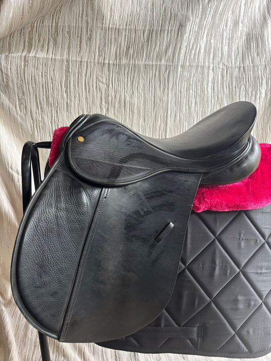 17” black equestrian deluxe saddle
