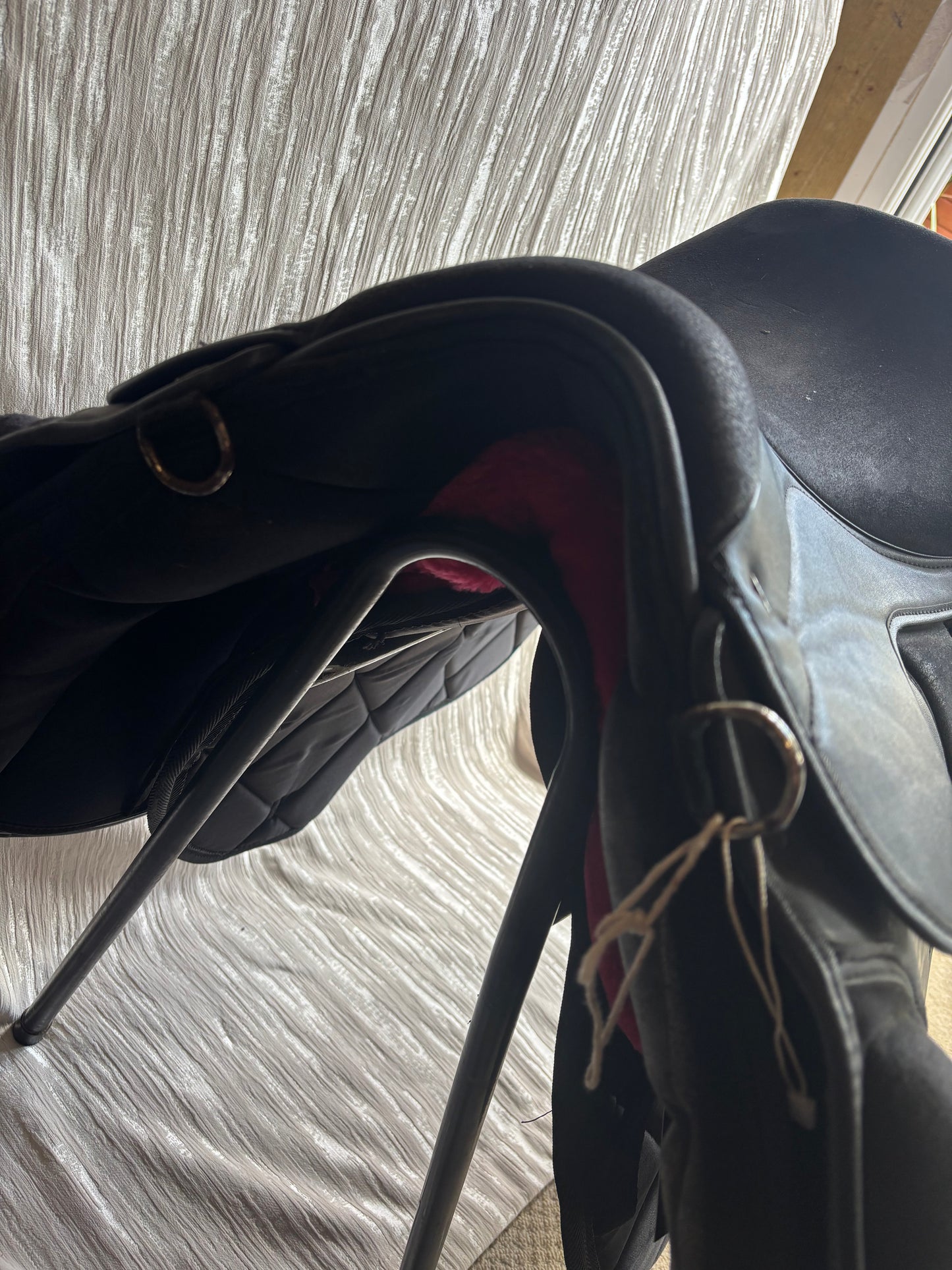 17.5” thorowgood griffin Xwide black saddle