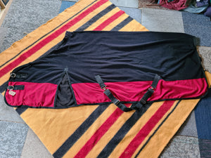 Used fleece rug 6ft3 black and red FREE POSTAGE 🟢