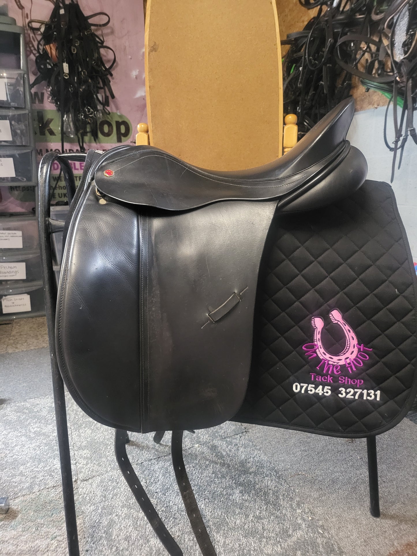 BLACK ALBION DRESSAGE SADDLE, 18" WIDE