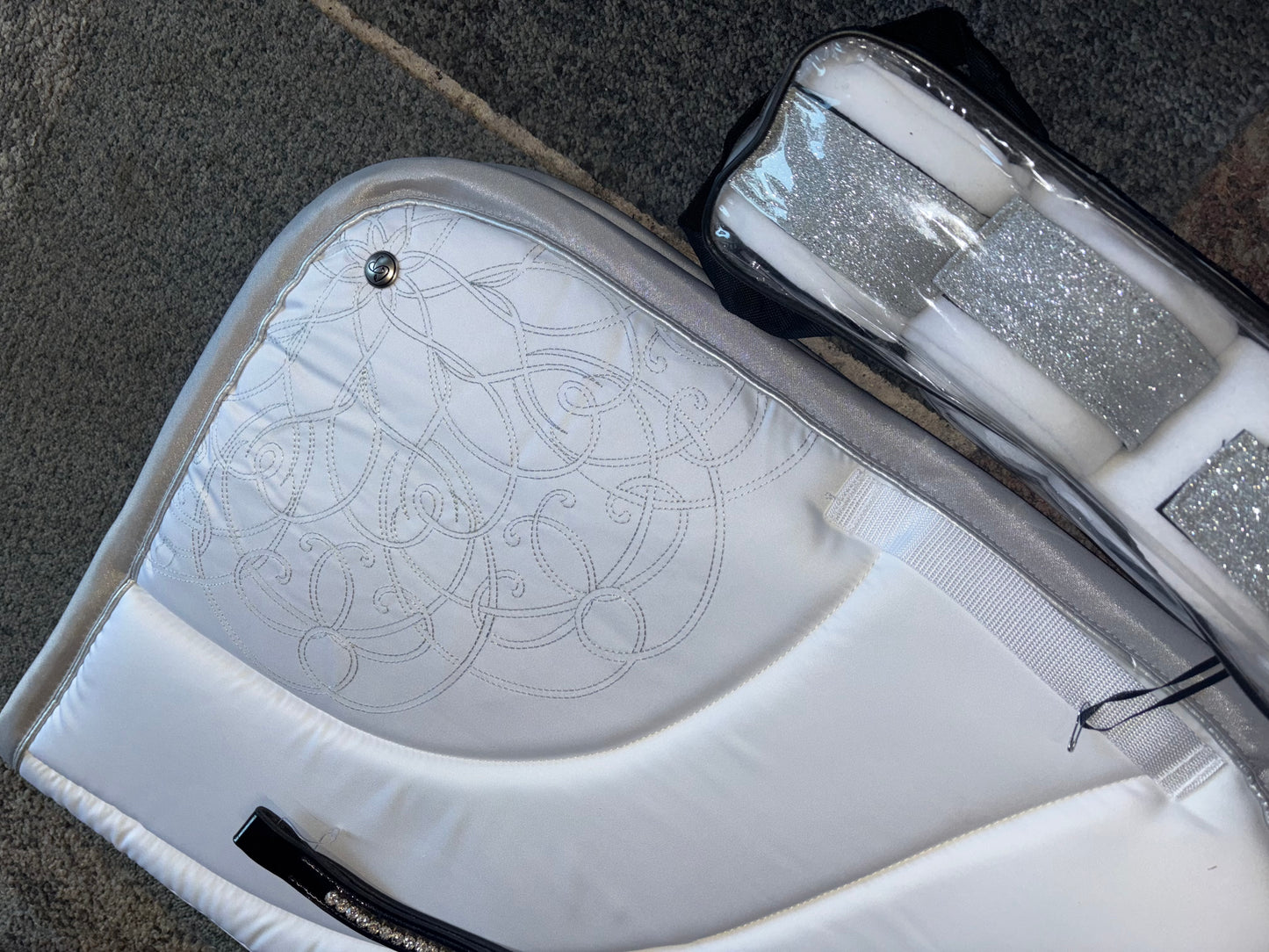 New deluxe pony white set ❣️