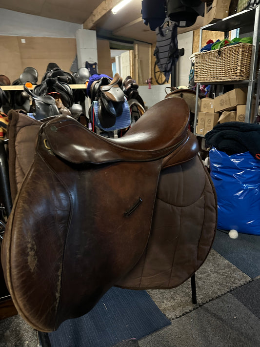 17” bates changeable gullet  saddle in brown 
With Cair