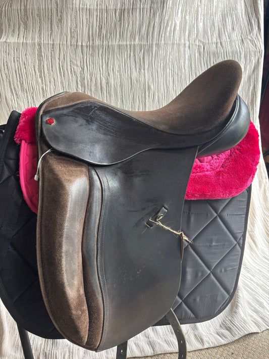 Albion legend 5000 18” Med dressage with flair
