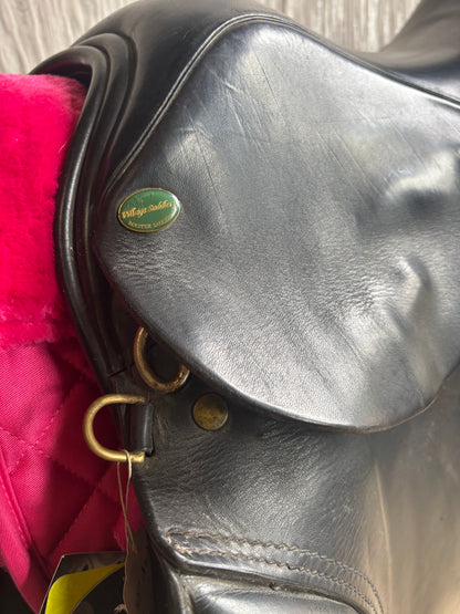 18” Village saddlery black wide working hunter