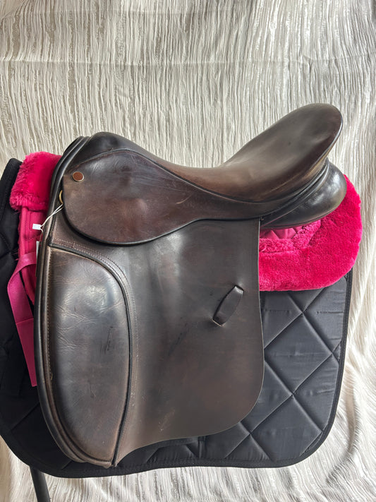 Paul Jones 17.5” Medium brown leather saddle
