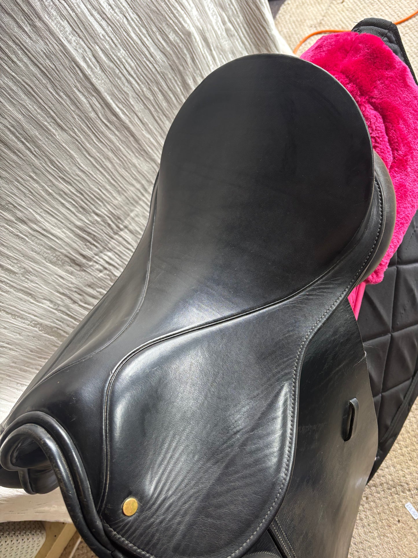17” black equestrian deluxe saddle
