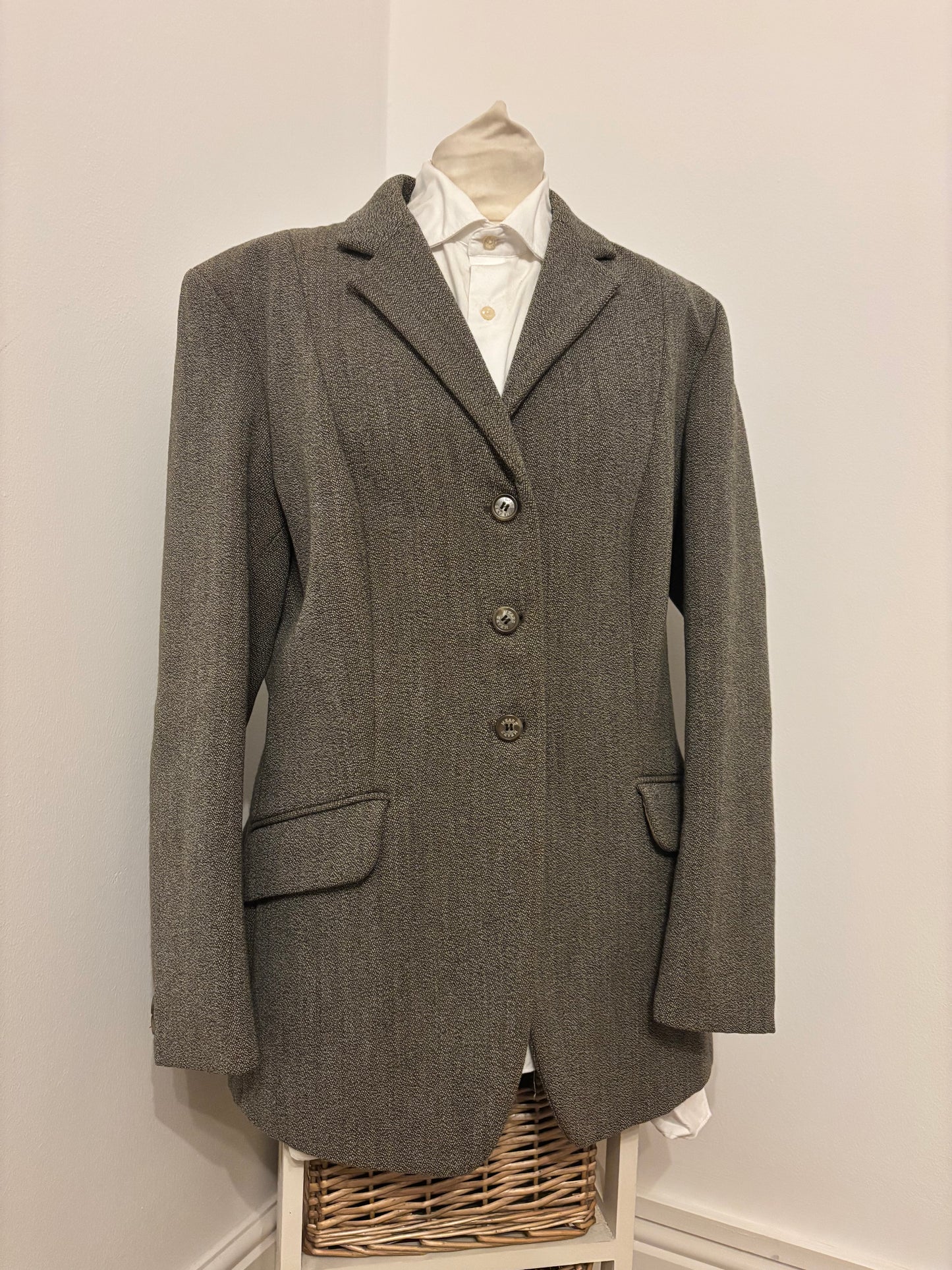 Mears pure wool green tweed jacket 42”  size 18 ❣️