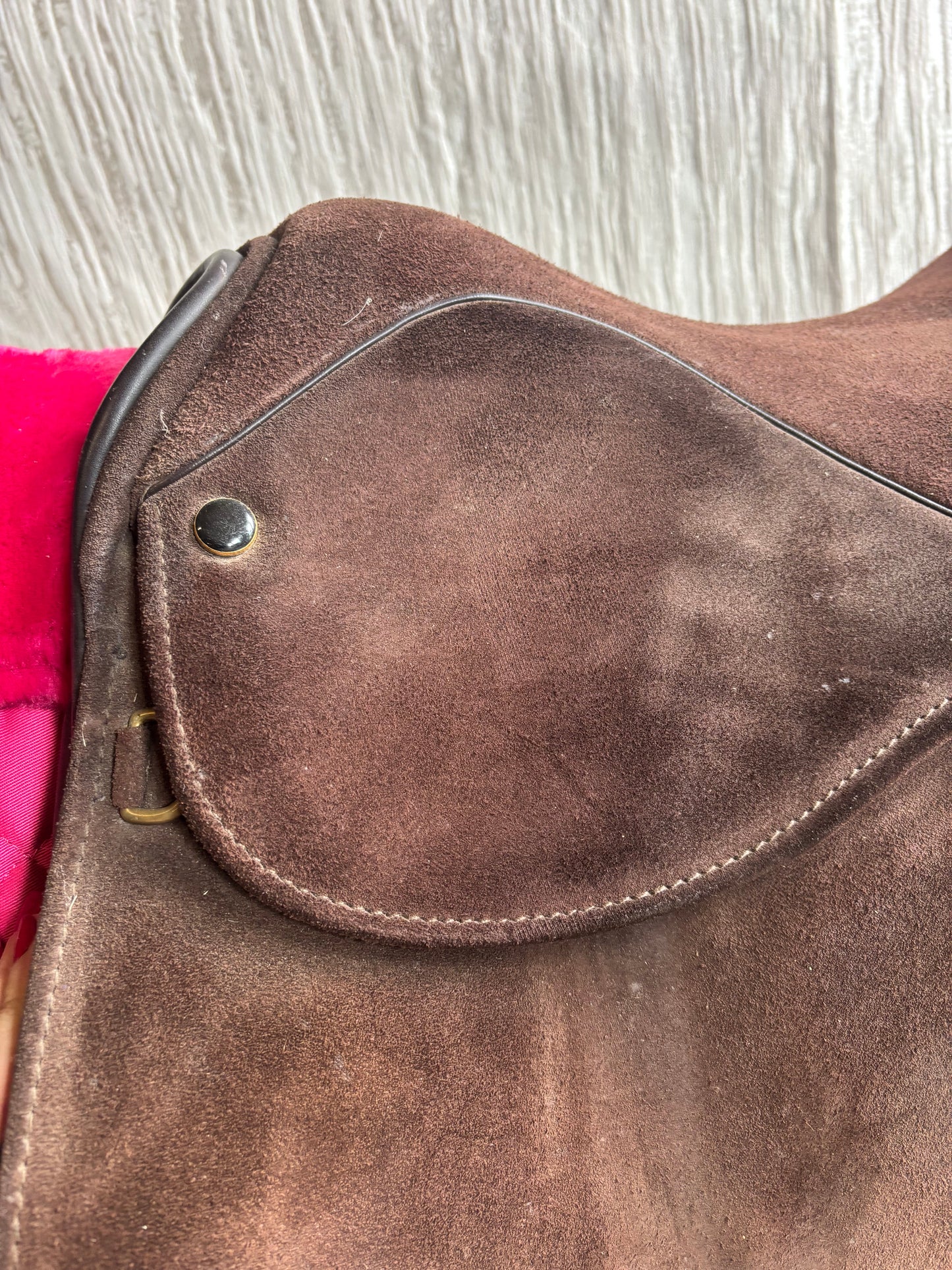 17.5” full brown suede show saddle