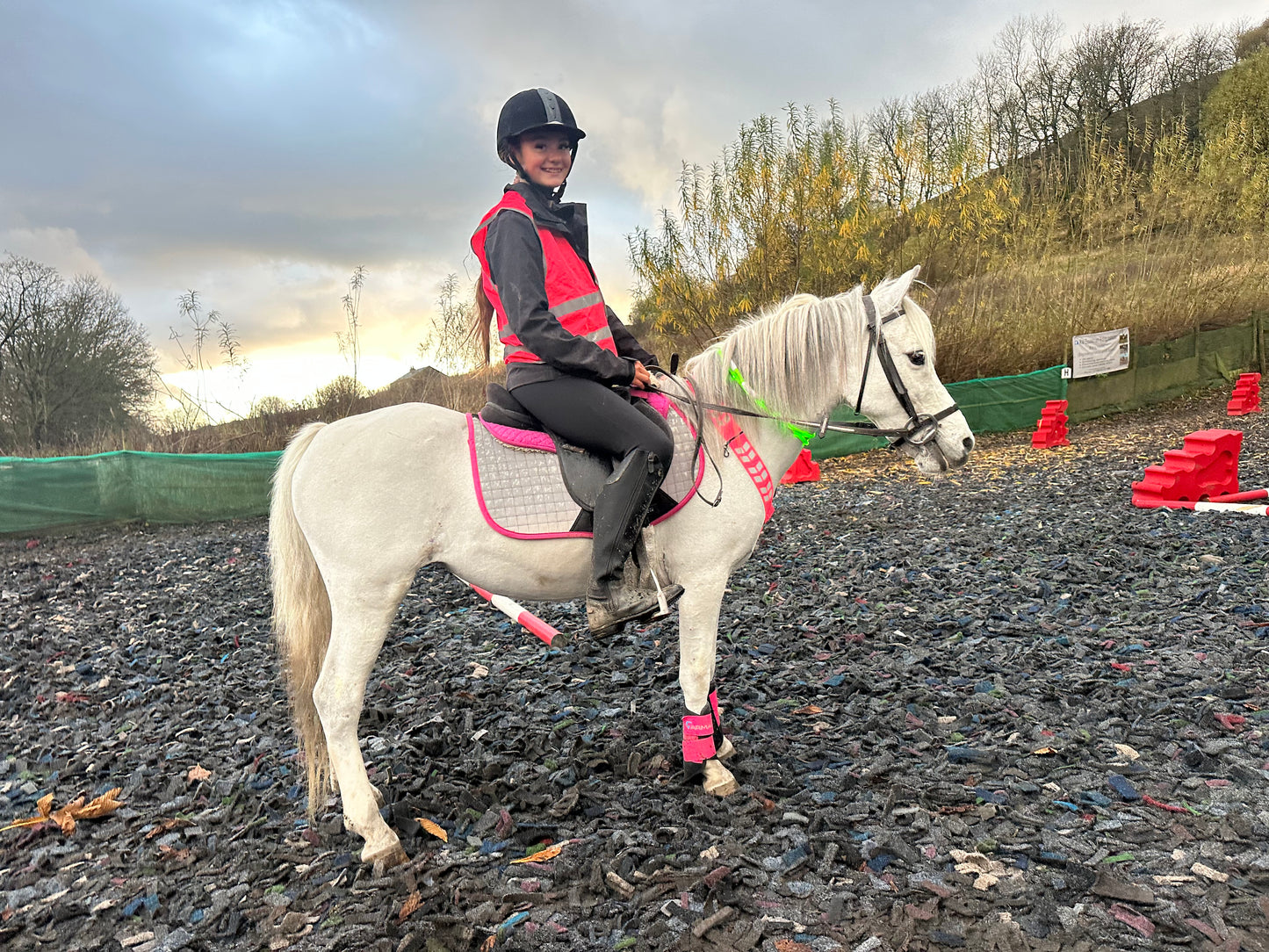 New USG flashing coloured neck light in pink , green and ice white ❣️