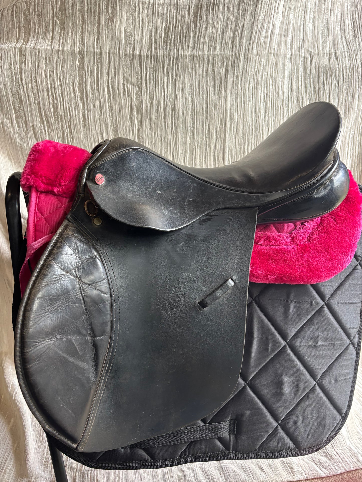 City 17” medium black GP saddle