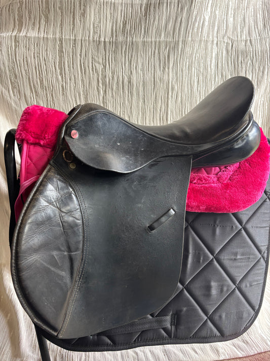 City 17” medium black GP saddle