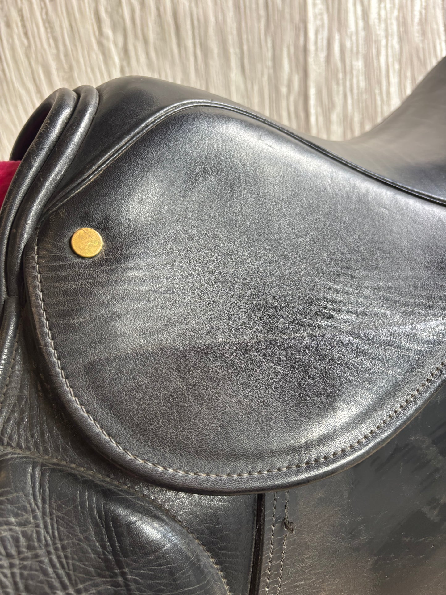 17” black equestrian deluxe saddle