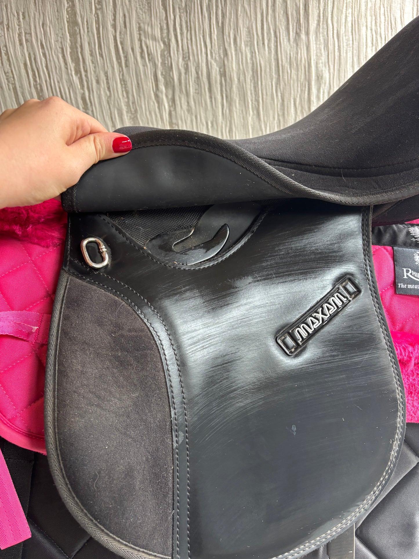 Maxam 14” black wide GP saddle