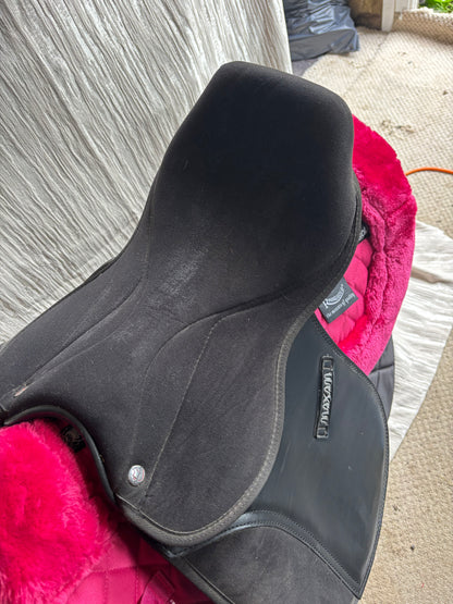 Maxam 14” black wide GP saddle