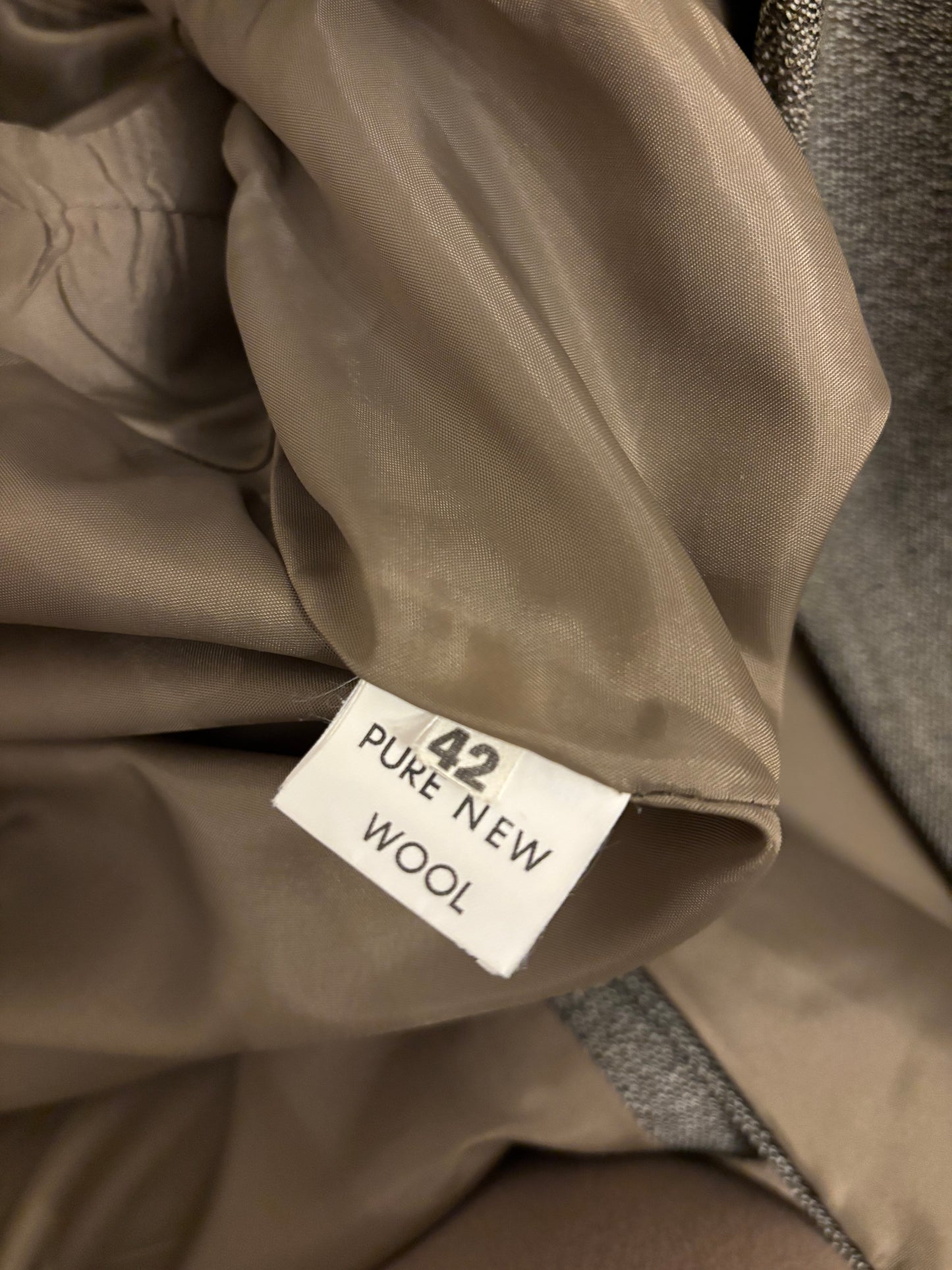 Mears pure wool green tweed jacket 42”  size 18 ❣️