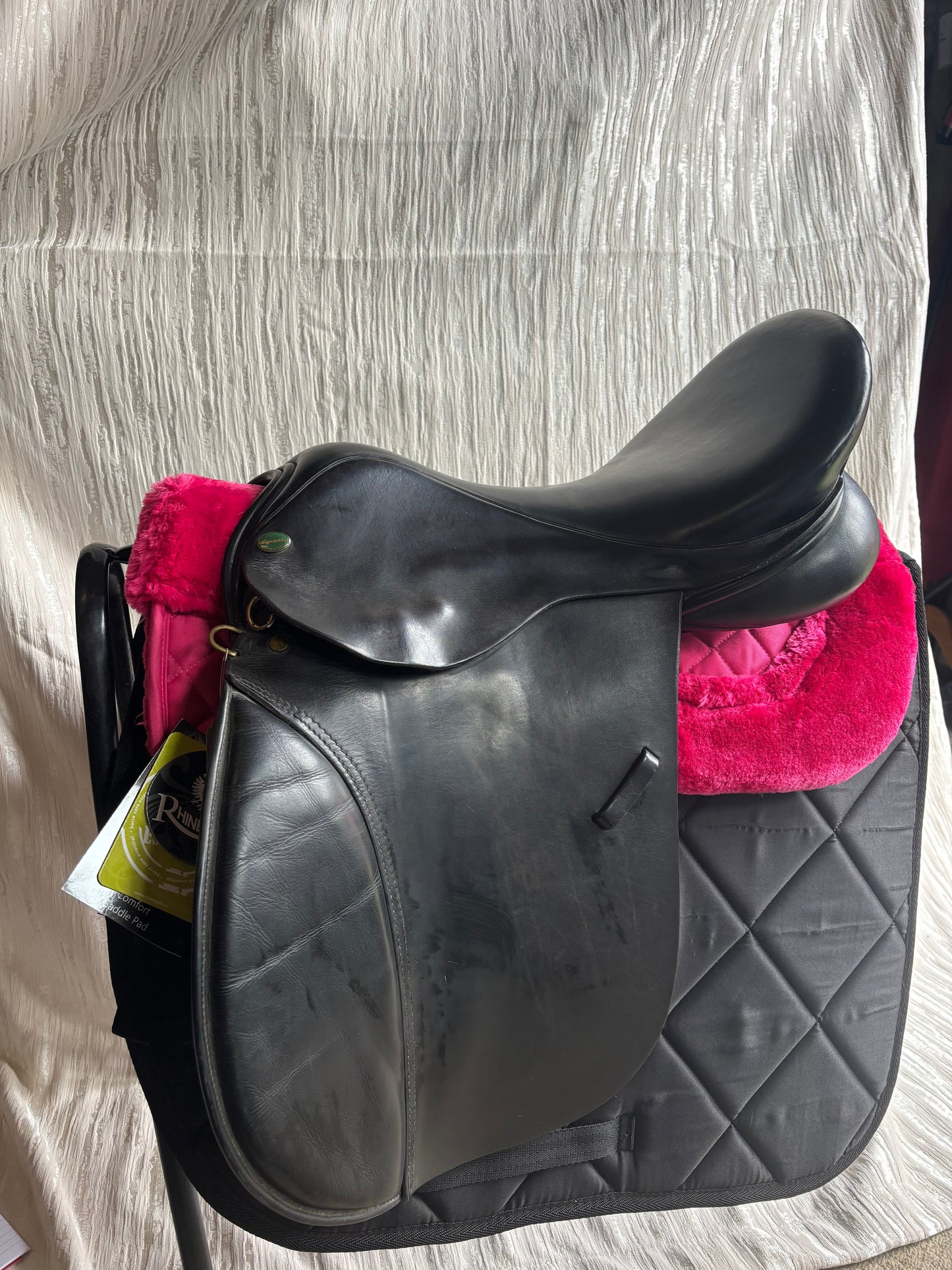 18” Village saddlery black wide working hunter