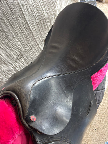City 17” medium black GP saddle