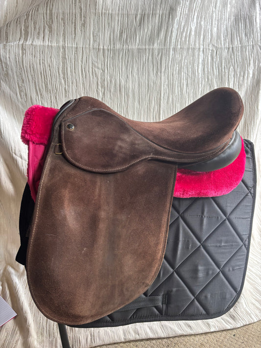 17.5” full brown suede show saddle