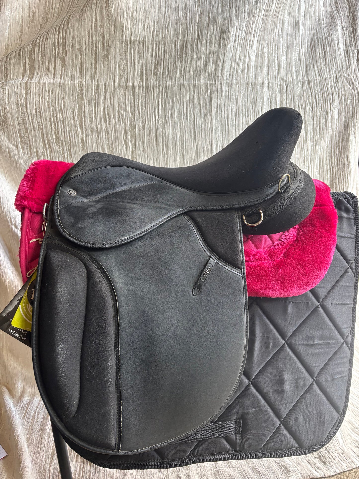 17.5” thorowgood griffin Xwide black saddle