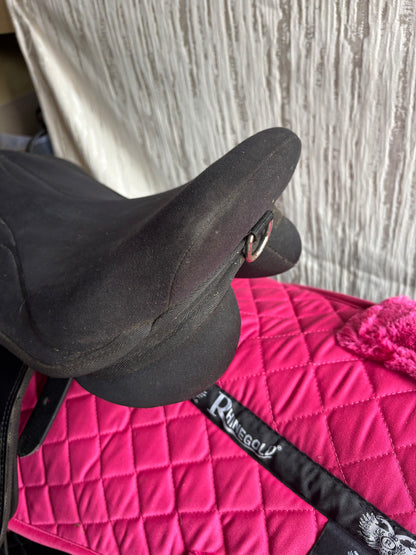Maxam 14” black wide GP saddle