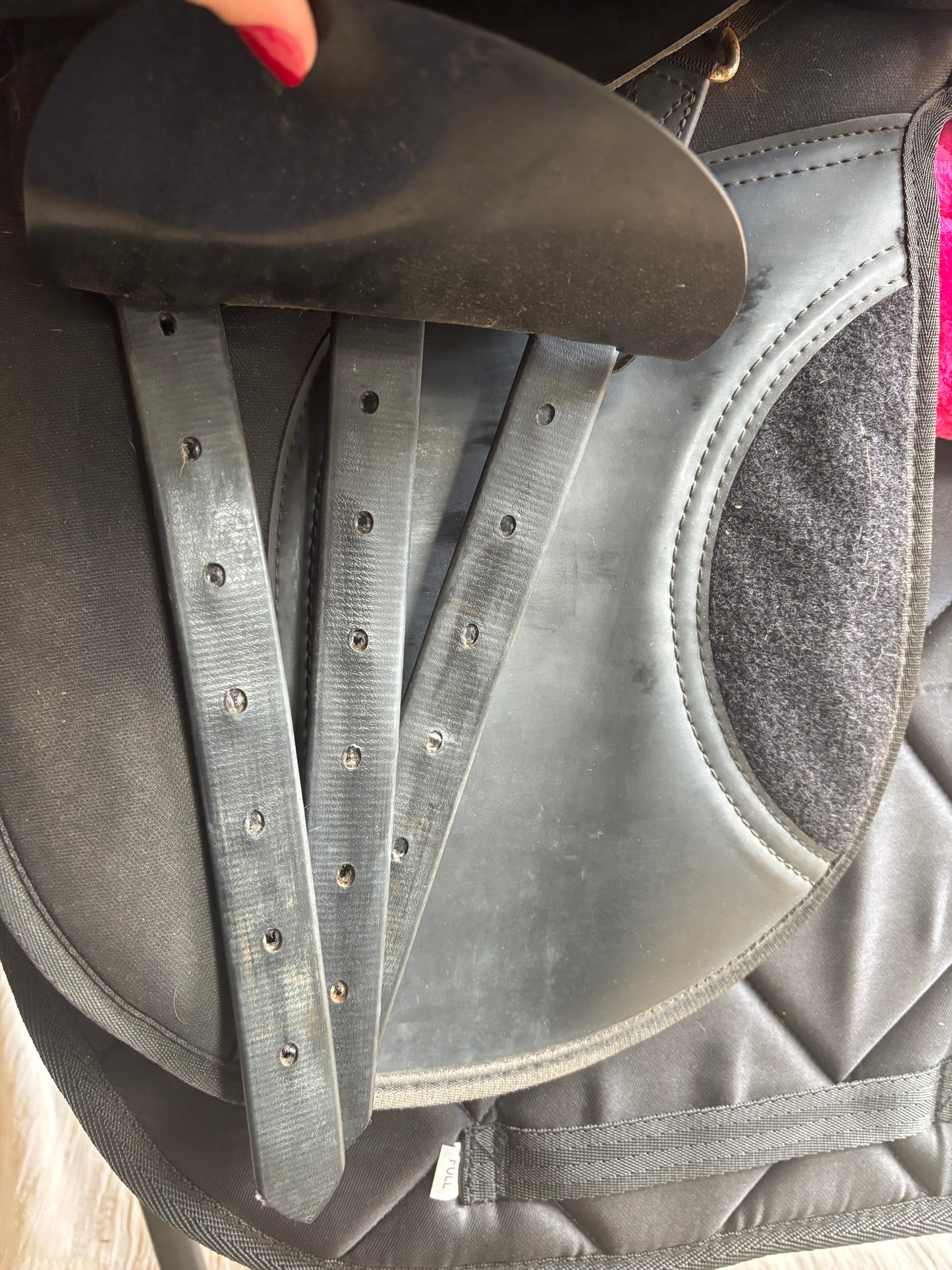 17.5” thorowgood griffin Xwide black saddle