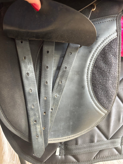 17.5” thorowgood griffin Xwide black saddle