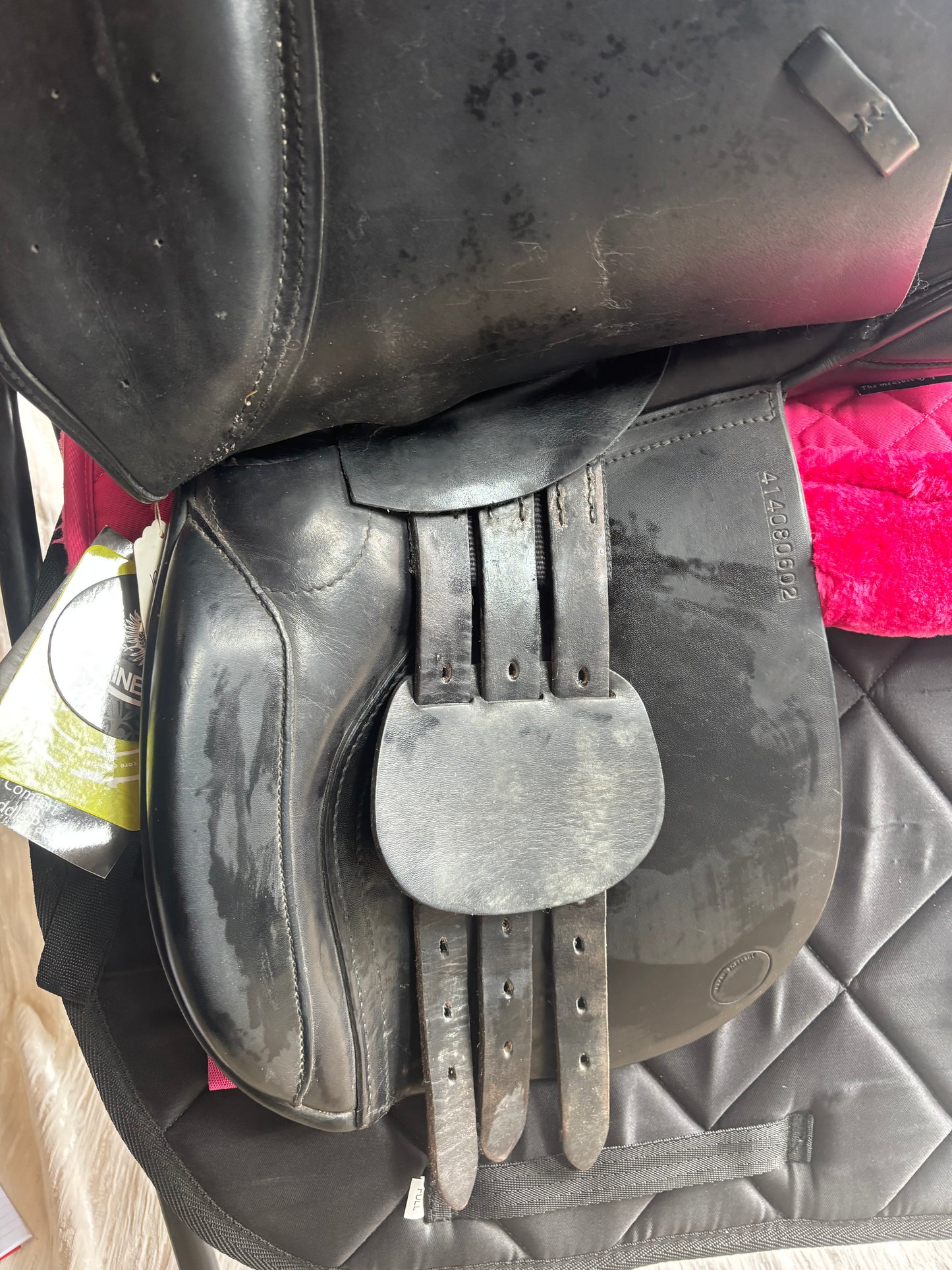 18” Village saddlery black wide working hunter