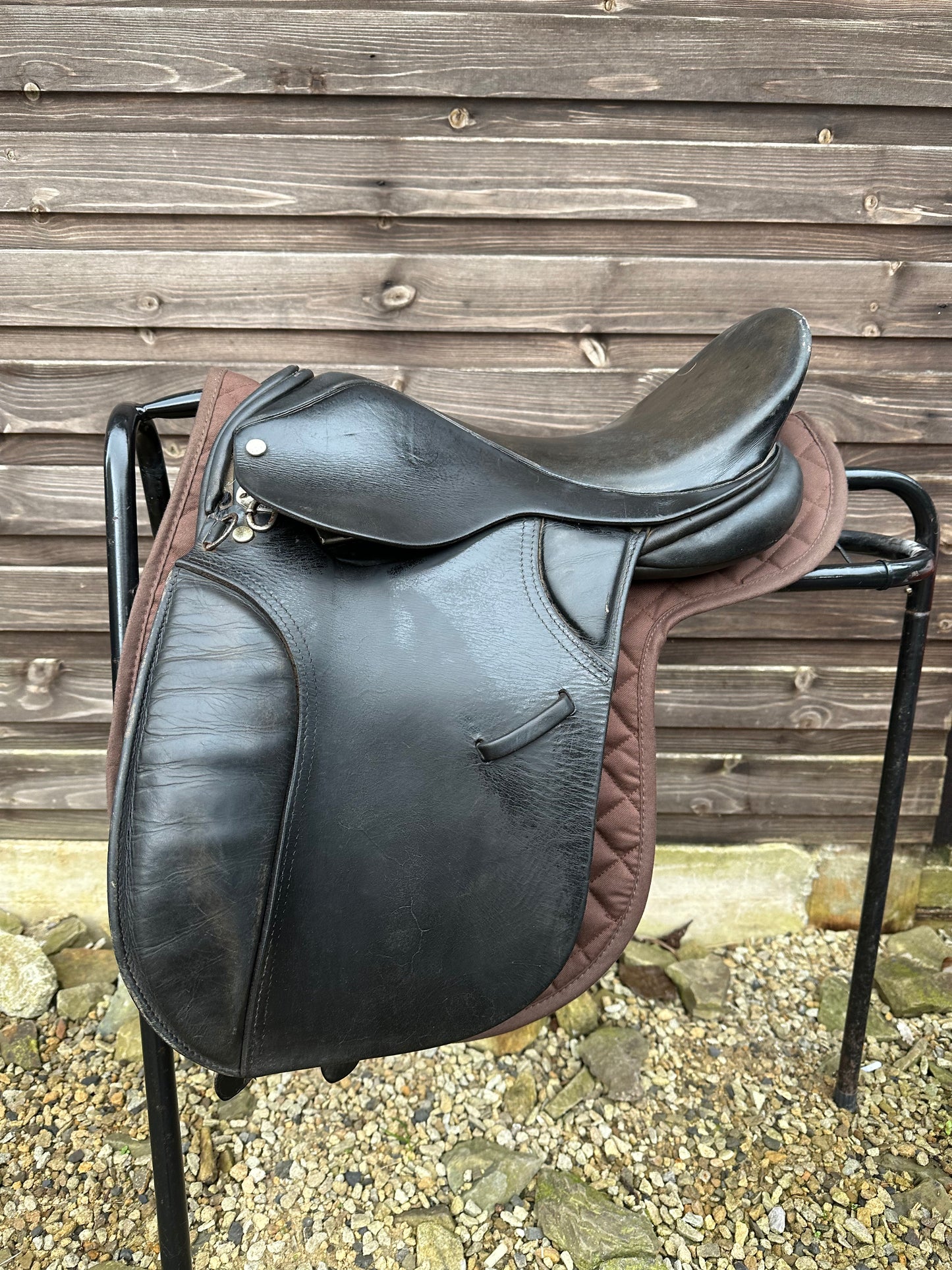 15.5” M&J saddlery black working hunter saddle