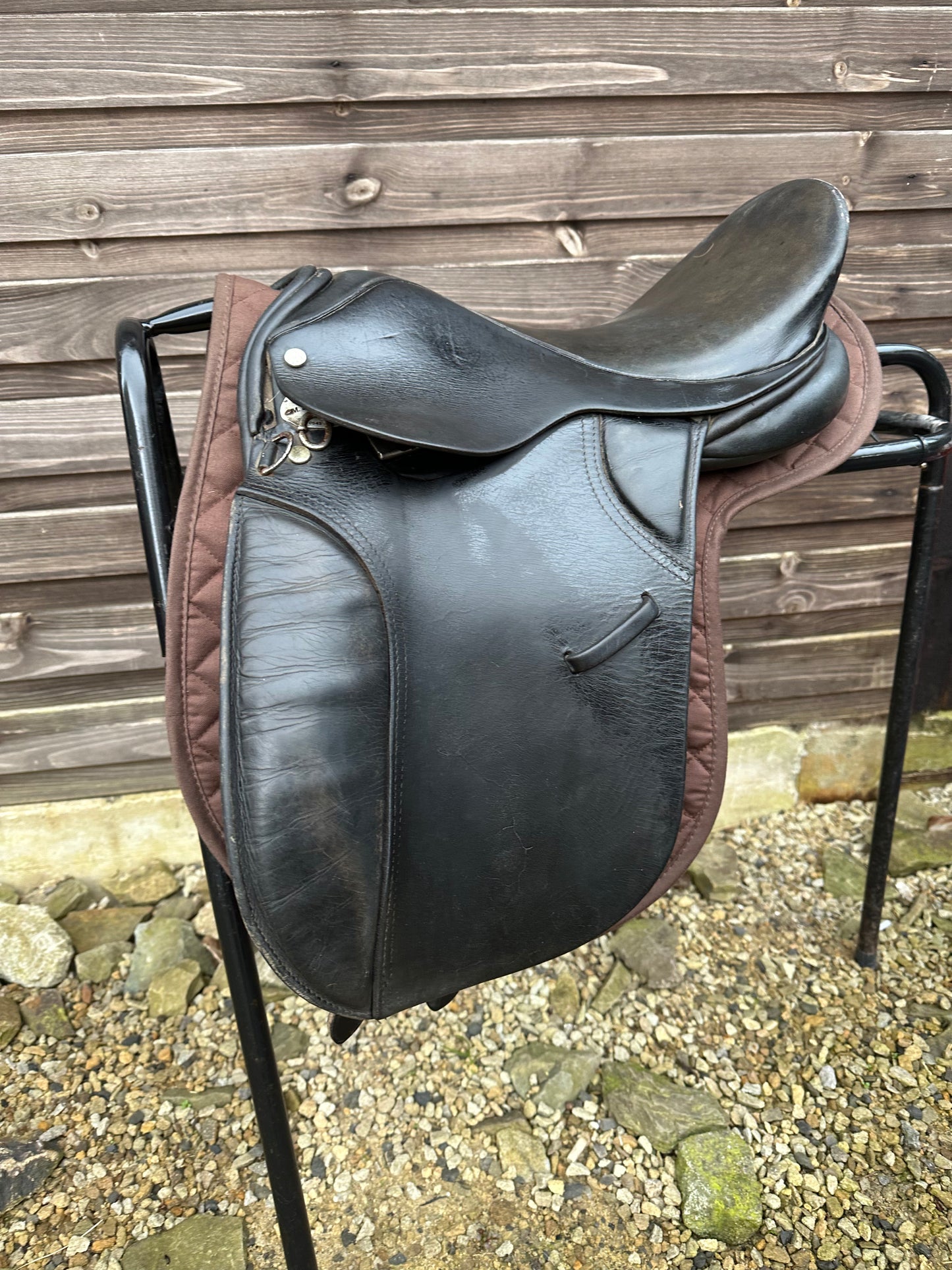 15.5” M&J saddlery black working hunter saddle