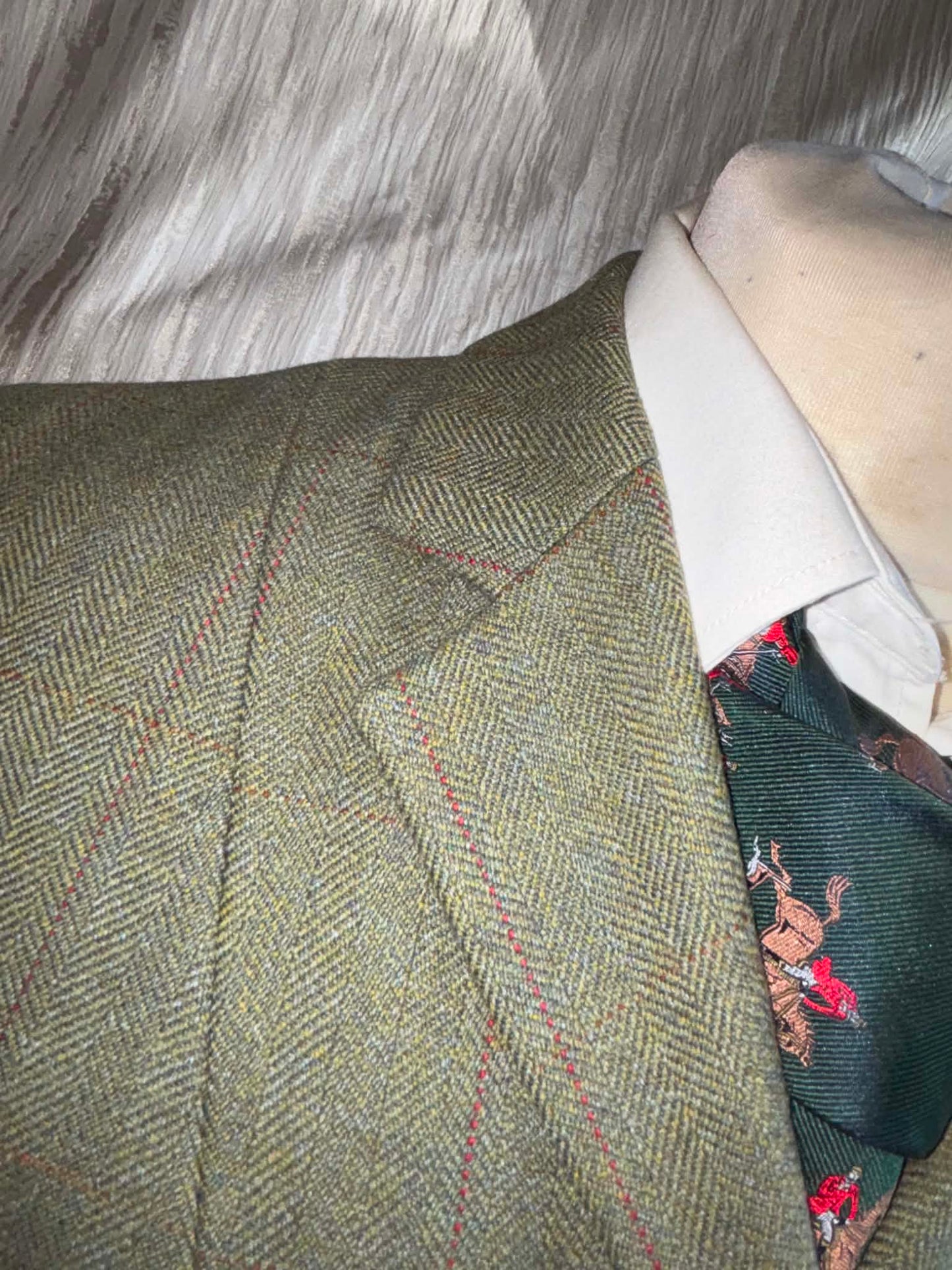 Pytchley pure new wool green tweed with red over check size 36 (12)