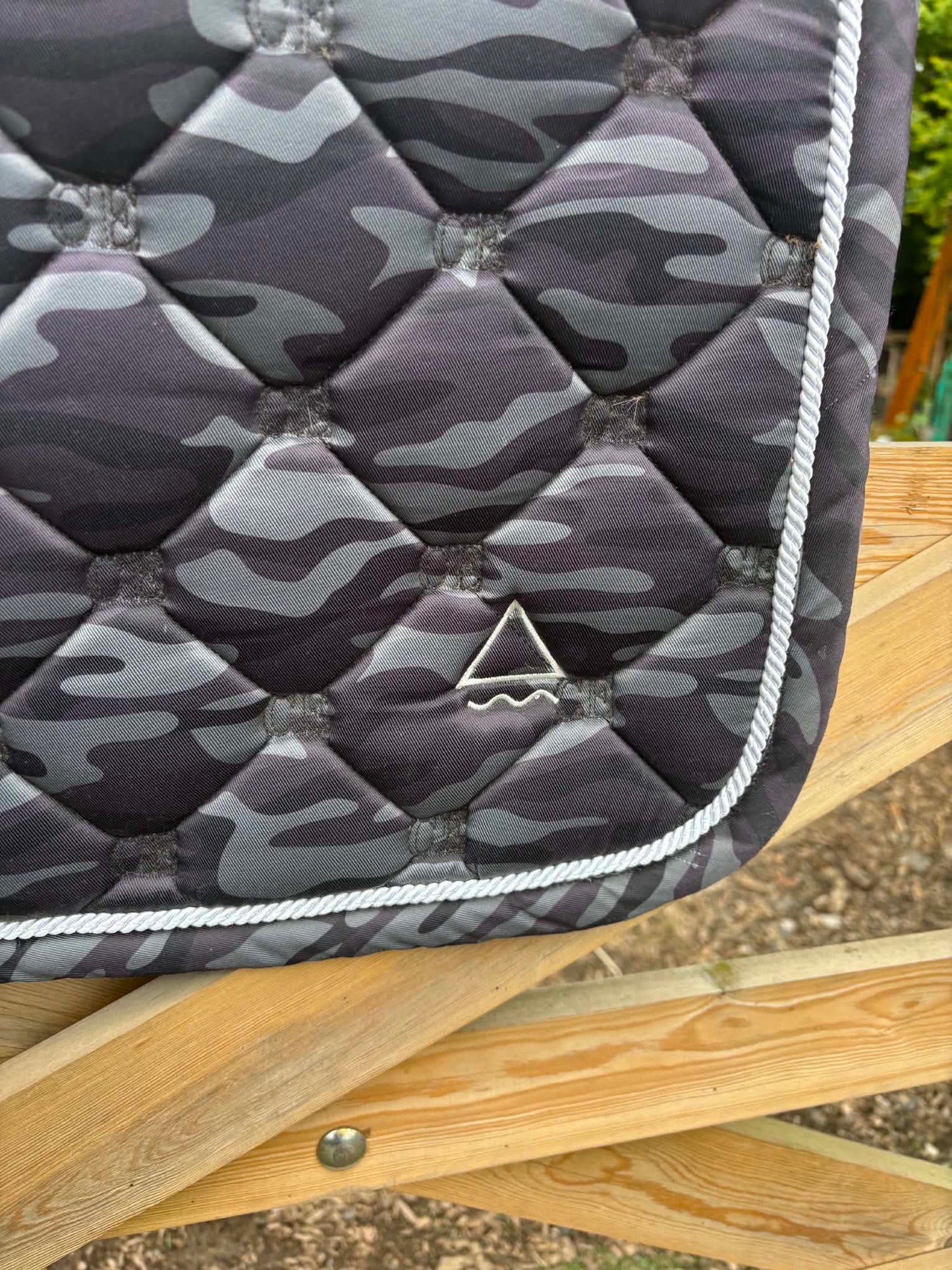Cameo equestrian camouflage full size pad