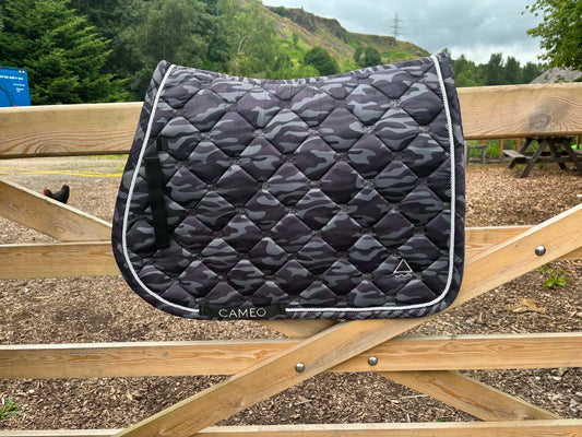 Cameo equestrian camouflage full size pad