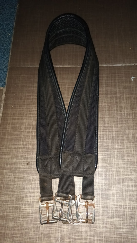 38" synthetic black girth, used condition