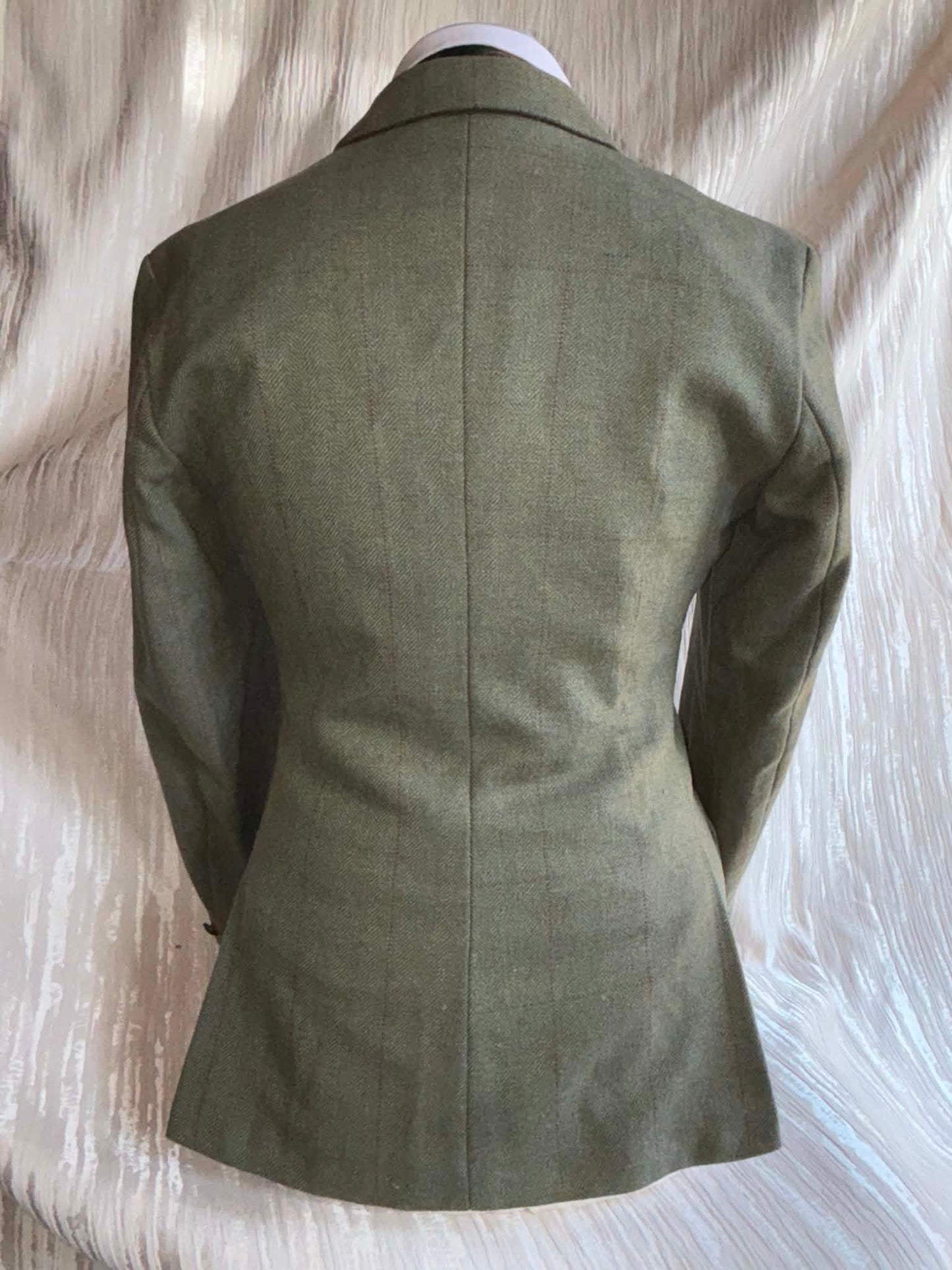Pytchley pure new wool green tweed with red over check size 36 (12)