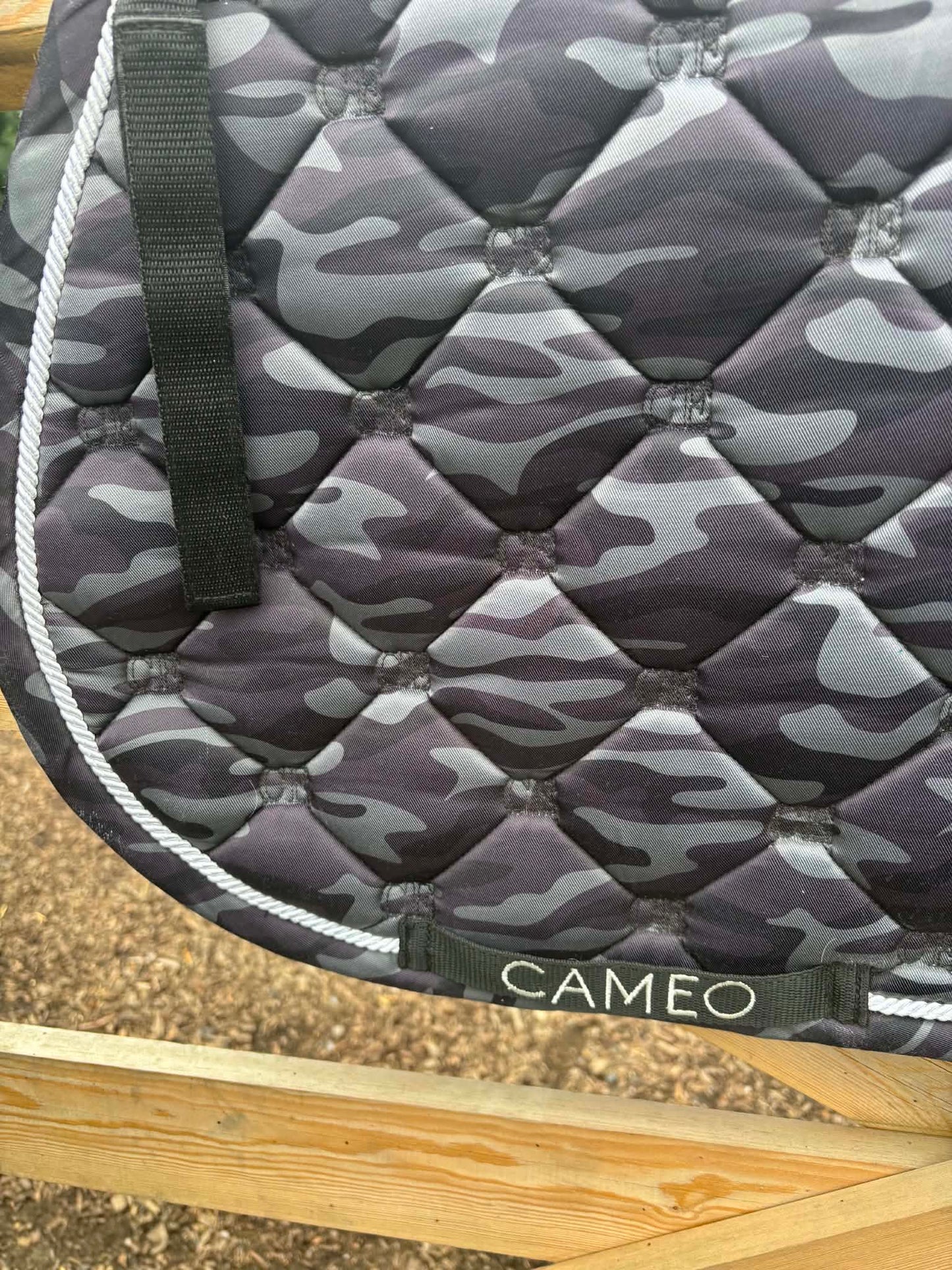 Cameo equestrian camouflage full size pad